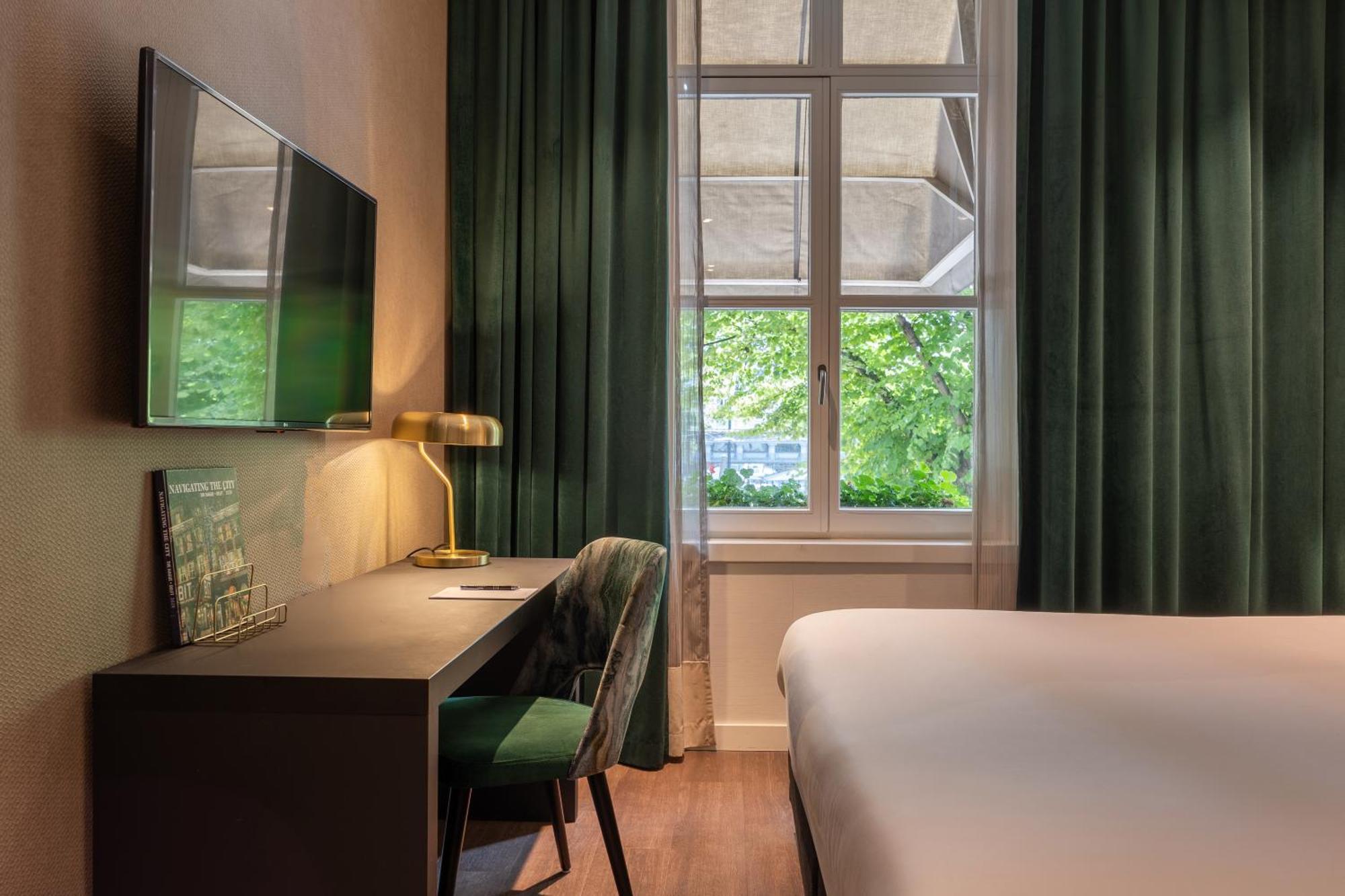 Boutique Hotel Corona Den Haag Phòng bức ảnh