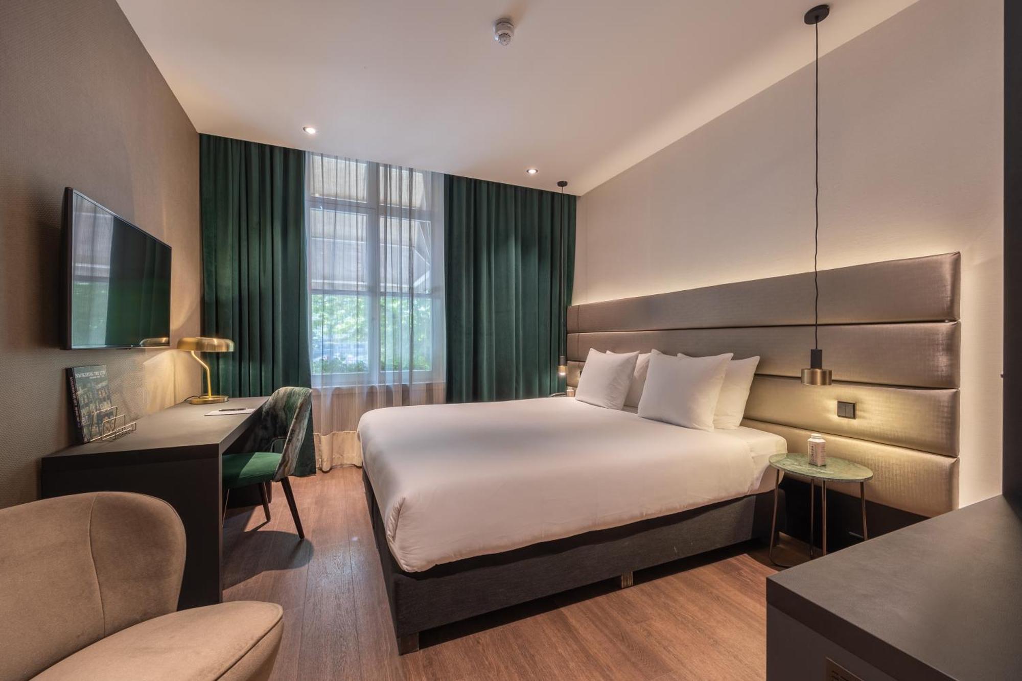 Boutique Hotel Corona Den Haag Phòng bức ảnh
